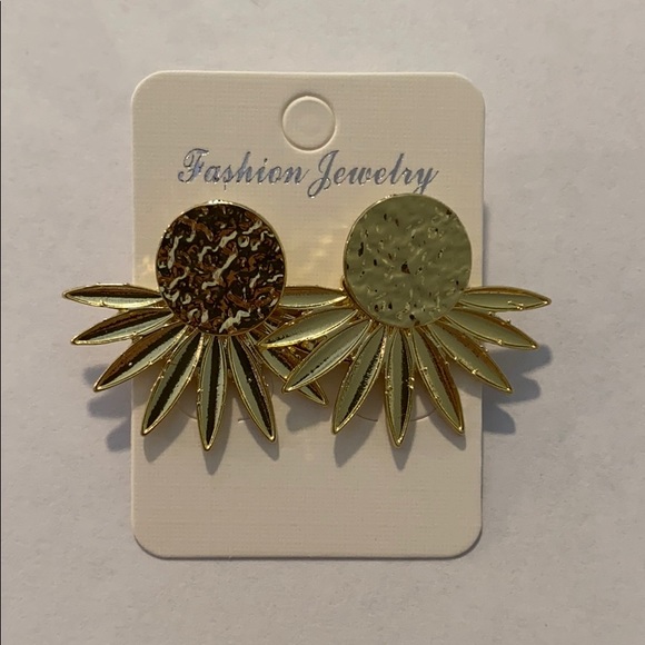 Gold Boho Style Maple Leaf Stacked Earring - Picture 5 of 7